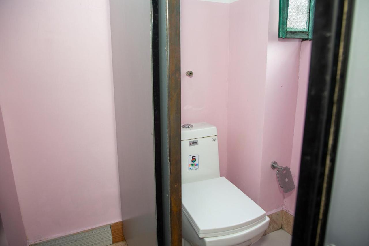 Trekkers Hostel Катманду Экстерьер фото