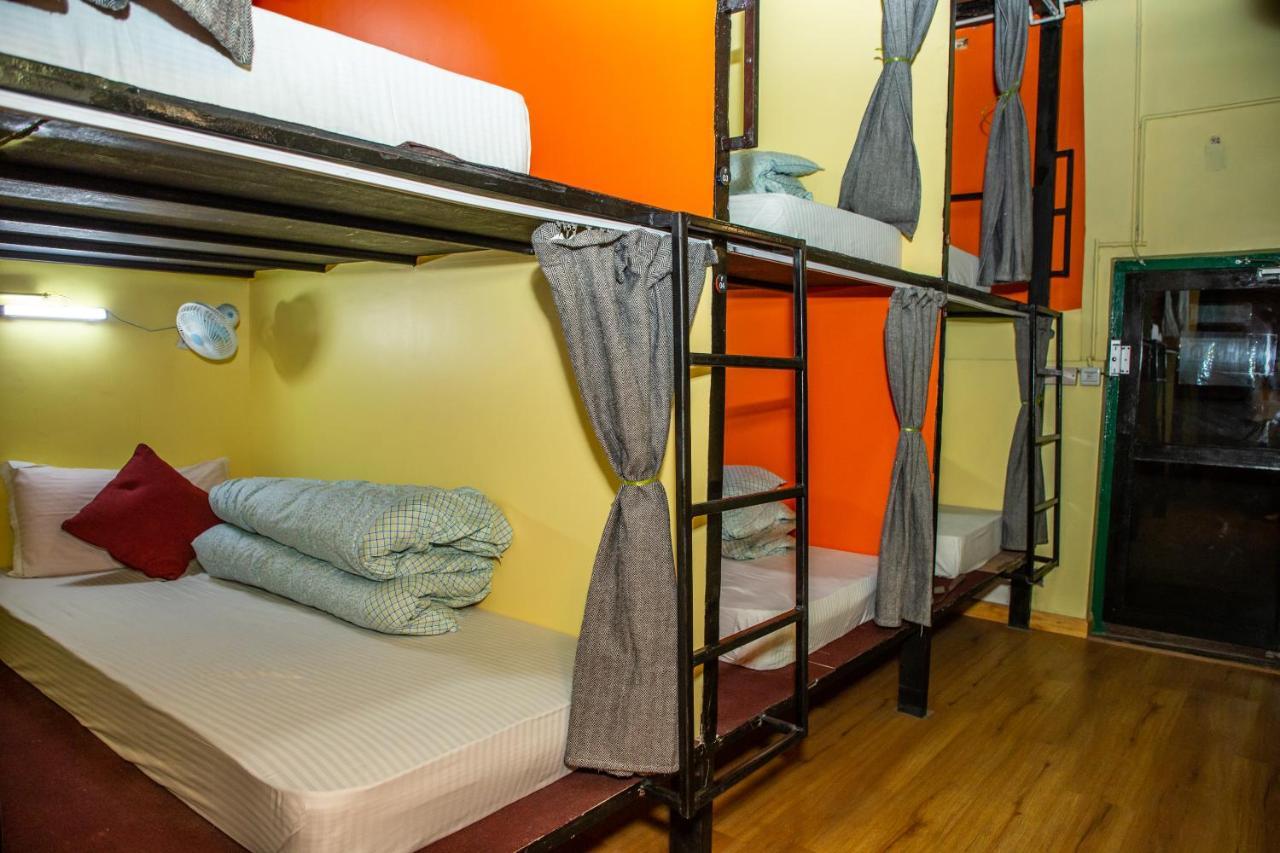 Trekkers Hostel Катманду Экстерьер фото
