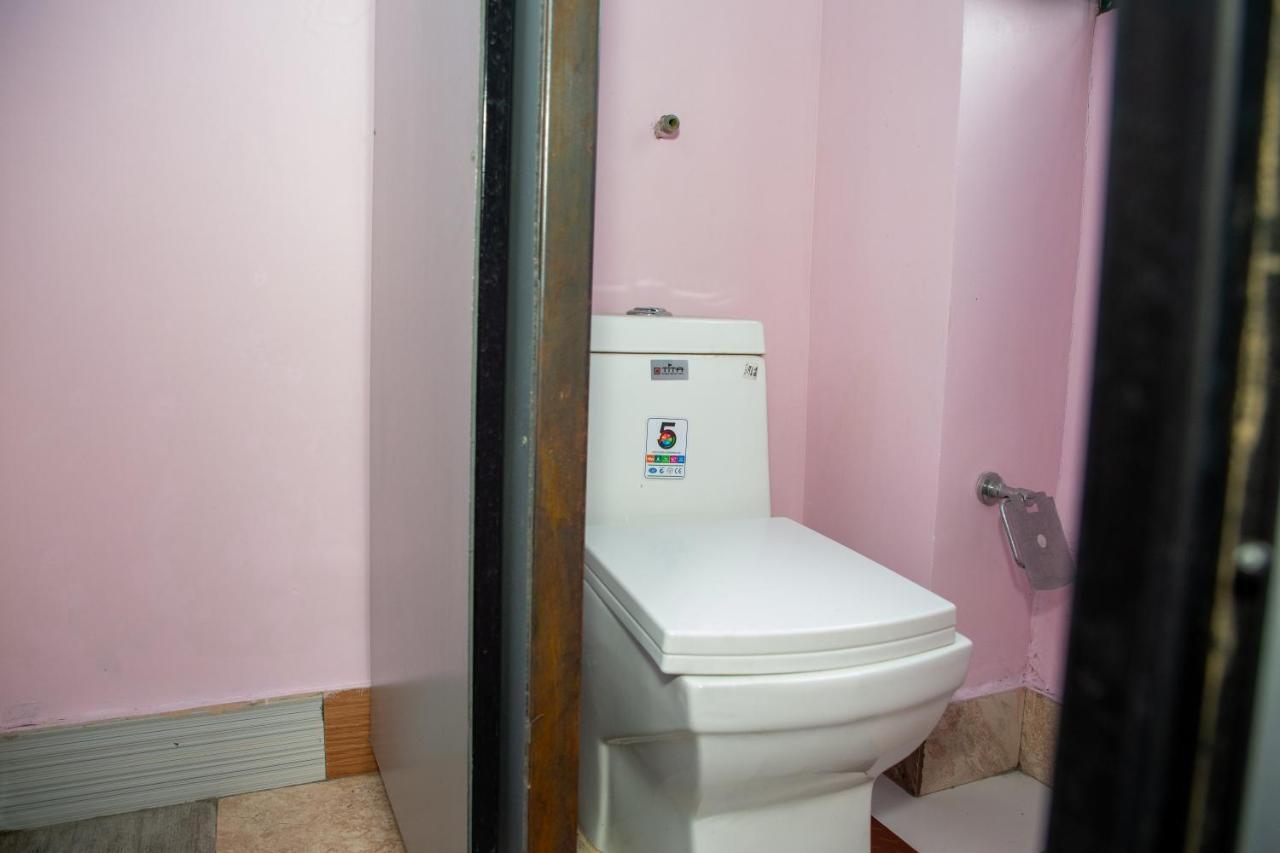 Trekkers Hostel Катманду Экстерьер фото