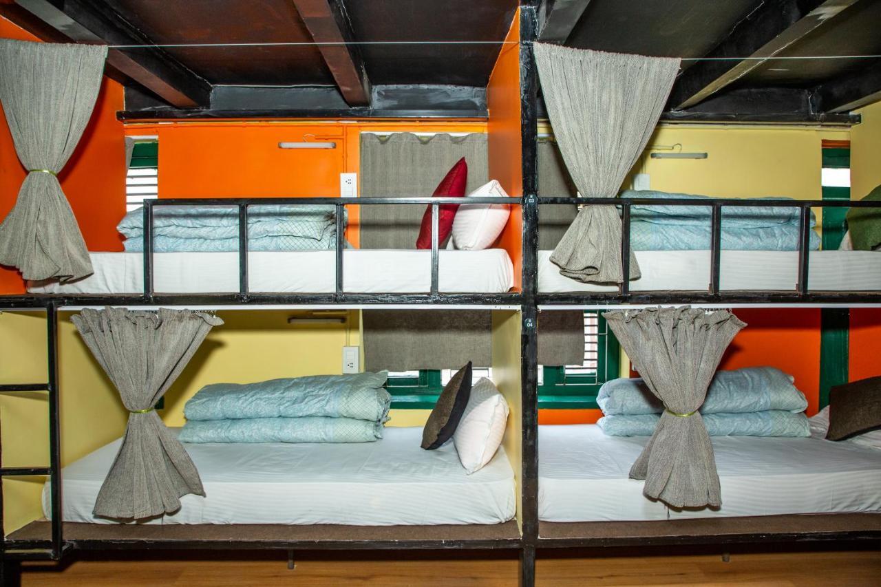 Trekkers Hostel Катманду Экстерьер фото