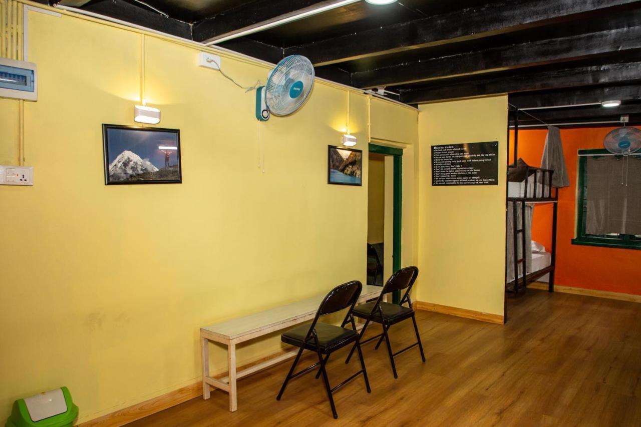 Trekkers Hostel Катманду Экстерьер фото