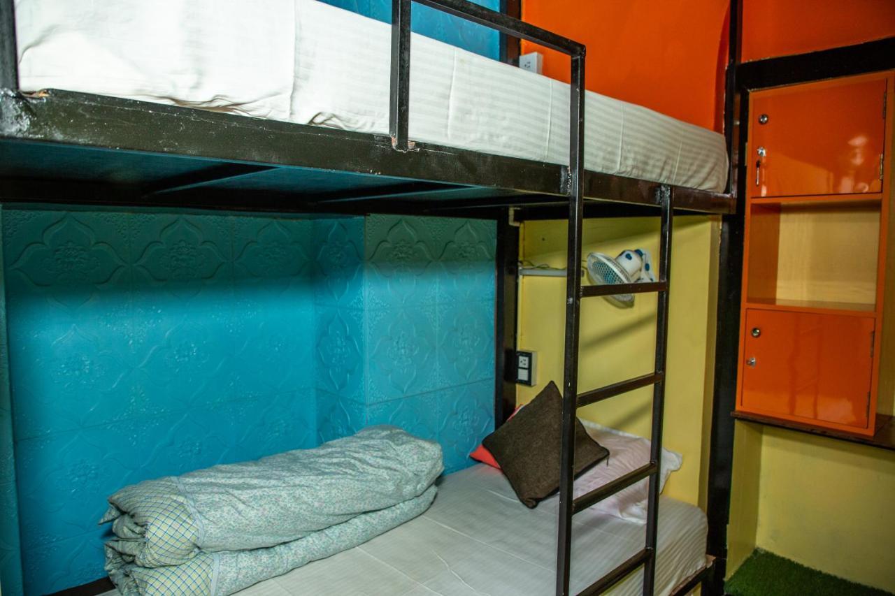 Trekkers Hostel Катманду Экстерьер фото