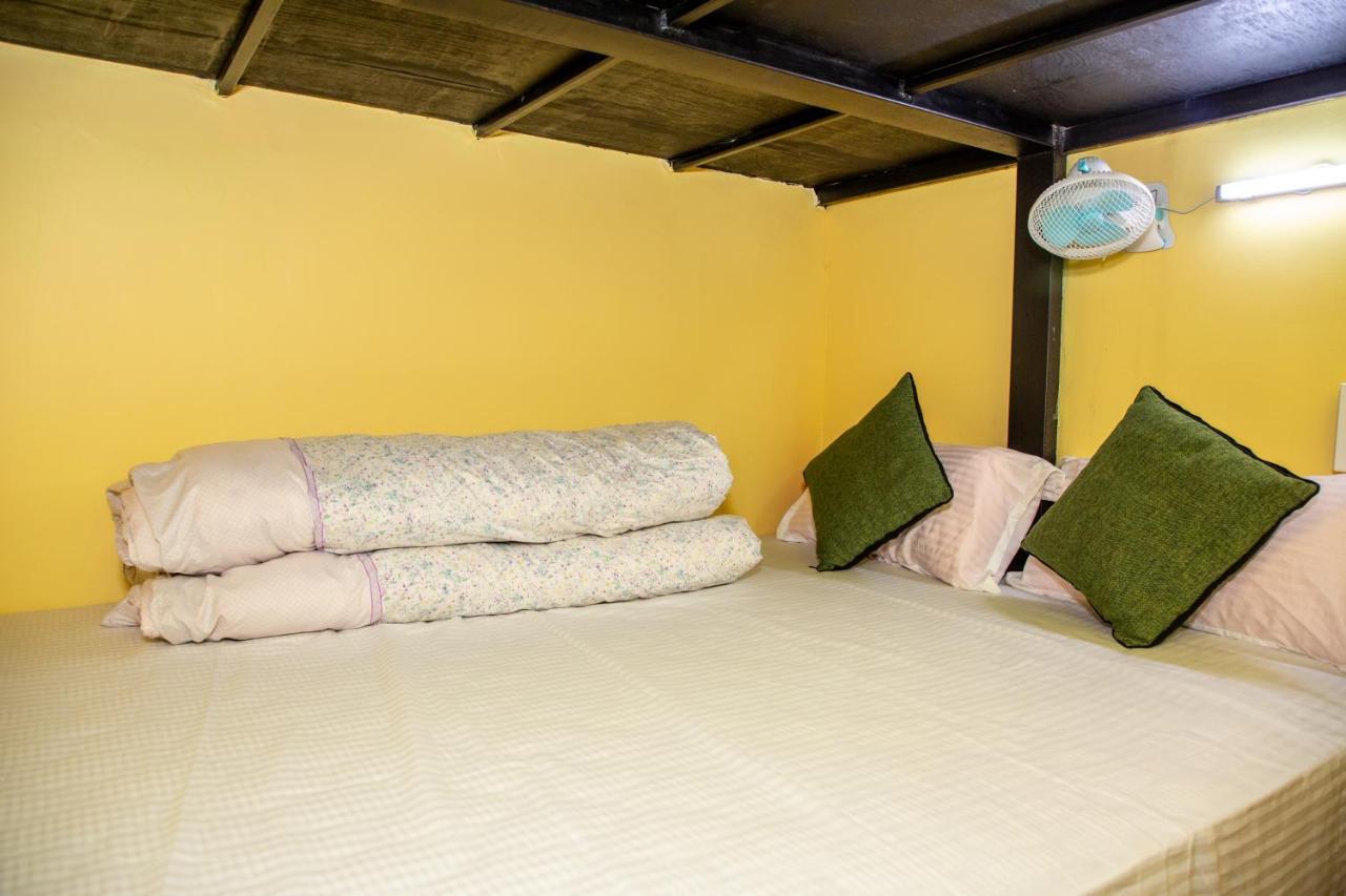 Trekkers Hostel Катманду Экстерьер фото