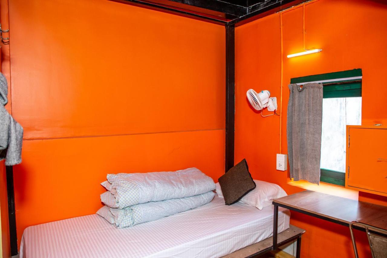 Trekkers Hostel Катманду Экстерьер фото