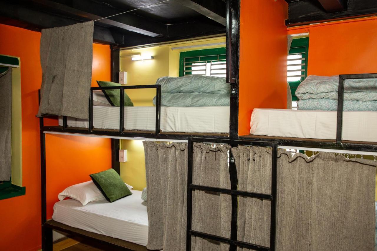 Trekkers Hostel Катманду Экстерьер фото