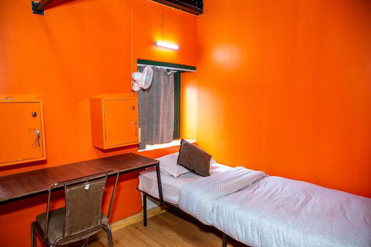 Trekkers Hostel Катманду Экстерьер фото
